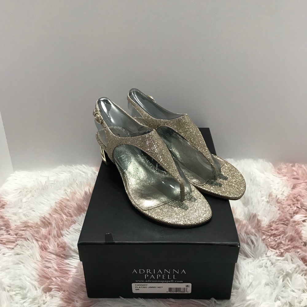 💙 Super cute Adrianna Papell sandals 💙